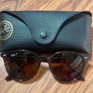 Rayban Round Sunglasses RB4305